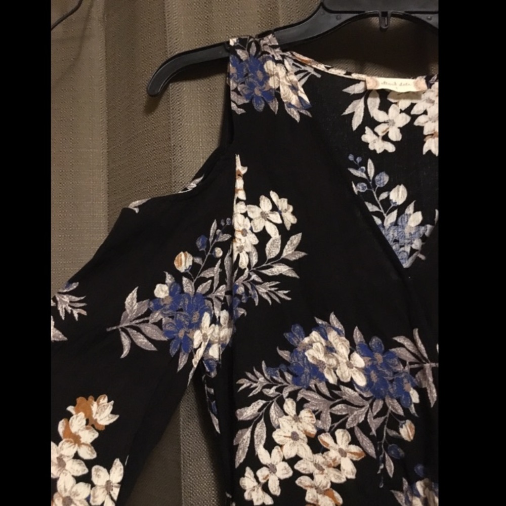 NWT Black floral cold shoulder faux wrap dress - Picture 3 of 6